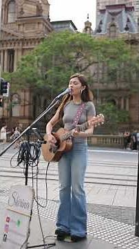 AMAZING busker sings ‘Perfect’ by Ed Sheeran 💓 #perfect #edsheeran #busking #busker