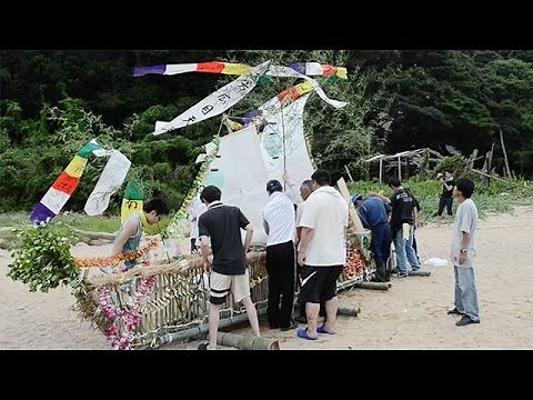 先祖の霊、海へ帰す 舞鶴で「小橋の精霊船行事」 京都