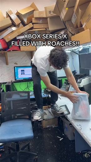 3.2K views | Clean out these bugs with me | how to take apart your Xbox series x | how to replace thermal paste Xbox series X | how to clean Xbox series X | #tech #xbox #cleaning #roaches #satisfying | William Kilby | Facebook