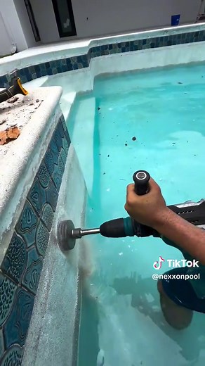 Instalación del sistema de retorno de piscinas
