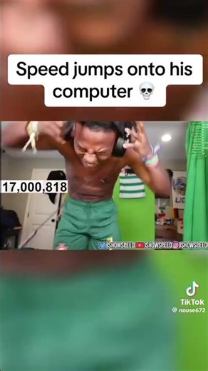 Speed jumps onto his computer #ishowspeed #ishowspeedshorts #ishowspeedfunny #shorts #viral