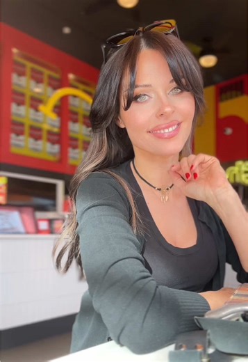 This looks like McDonald’s..but it’s vegan! 🌱 #asmrtour #oddlysatifying #vegantok #asmrvlog #losangeles