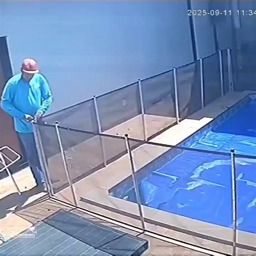 Todo parecía normal… Una familia llamó a un obrero para arreglar la valla de seguridad de la piscina. Pero al levantar la cubierta, descubrió algo que nadie se esperaba. ¡Mira su cara! 💀