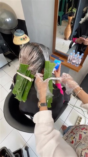 Instead of using foil, I used banana leaves for this bleaching process—and yes, it works! #hair