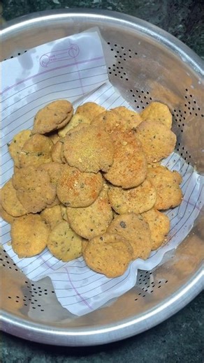 Mathri recipe #shotrs #food #recipe #cooking #easyrecipe #trending #mathrirecipe #mathri #foodie