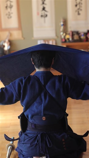 JAPAN BLUE PROJECT / ジャパンブルー・プロジェクト かつて武士が鎧の下にまとっていた藍染め。 様々な分野で、日本を象徴する色として知られています。 現代の剣士たちも藍染めの剣道着を身にまとい、日々心と身体を鍛えています。 ジャパンブルー・プロジェクトは、藍染めと剣道を中心に、日本が持つ魅力を広く考え、発信していくプロジェクトです。 ソーシャルメディアと、noteというプラットフォームを通じて、皆様と一緒に考えていければ幸いです。 ぜひアカウントのフォローをお願いします✨ noteの記事は、プロフィールの記事からもご覧いただけます。 https://note.com/jbproject/n/n9c2a72e3d091 2026年1日1日 野川雄気、雨谷水紀 JAPAN BLUE PROJECT Indigo dyeing was once worn by samurai beneath their armor. Across many fields, it has long been recognized as a color that symbolizes Japa