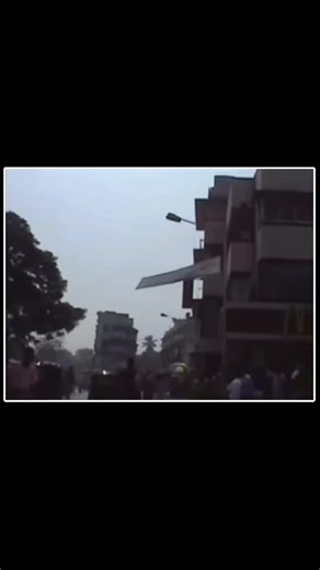 Heritage World on Instagram: "2003 : Driving through the streets of Andheri West, Mumbai. Andheri West is a vibrant and bustling suburb located in the western part of Mumbai, Maharashtra. Known for its mix of residential, commercial, and entertainment zones, it is one of the city's most popular and well-connected areas. The locality houses several film and television studios, making it a hub for media and entertainment professionals. Key landmarks include Lokhandwala Complex, Versova Beach, and 