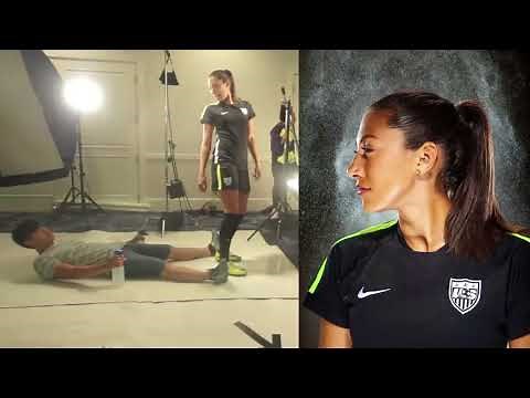 When Kelley O'Hara crashes Christen Press' photo shoot