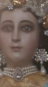 La Virgen de Chapi es la patrona espiritual de Arequipa. Su devoción nace en el siglo XVIII, cuando la imagen decidió quedarse en Chapi (Polobaya), convirtiéndose en símbolo de fe y protección. Cada año miles de fieles peregrinan para rendirle homenaje. | El Pepe