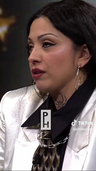 Mon Laferte Rememora su Entrada a 'Rojo' en Podemos Hablar