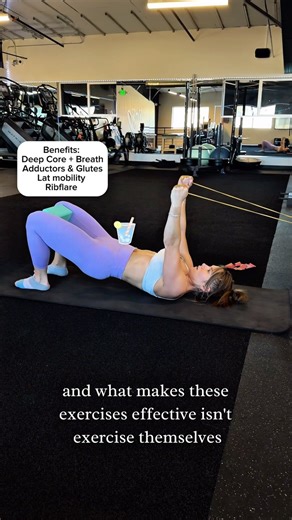 Hannah Bower on Instagram: "4 Weeks Postpartum Workout! 🥰 Sharing this sequence straight from my postpartum rehab guide I’m on the final phase! It’s not a postpartum workout with a baby intermission! #momlife 𝗙𝗼𝗰𝘂𝘀𝗲𝘀 & 𝗕𝗲𝗻𝗲𝗳𝗶𝘁𝘀: 👊🏽 𝗥𝗶𝗯𝗰𝗮𝗴𝗲 𝗠𝗼𝗯𝗶𝗹𝗶𝘁𝘆: • Creating space for true diaphragmatic breathing • Supporting optimal pelvic floor function (they’re connected!) 👊🏽 𝗜𝗻𝘁𝗲𝗻𝘁𝗶𝗼𝗻𝗮𝗹 𝗕𝗿𝗲𝗮𝘁𝗵𝘄𝗼𝗿𝗸: • The magic is in HOW you perform each movement • Key