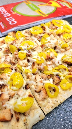 🍕🔥White Sauce Banana Pepper Pizza Recipe!…✅Just 28g Net Carbs and packs a whopping 87 grams of protein!👏…Full recipe in comments…#CutDaCarb #LowCarbPizza #LowCarb #CutDaCarbRecipes #HighProtein | Cut Da Carb