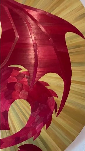 Cette œuvre change avec la lumière ✨🐉#artmural #art #interiordesign #artcollector #dragon