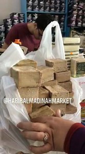 Alhamdulillah, Agent Aleppo Soap repeat order lagi! Kebanyakkan customer yang ada masalah ekzema dan psiorasis beli Aleppo Soap kami kerana diperbuat daripada MINYAK ZAITUN ASLI kerana ia fokus kepada merawat. Aleepo Soap juga buatkan kulit anda menjadi lembut dan bersih, In Syaa Allah😍 ❗️Jangan sampai tertipu beli Aleppo Soap diluar kebanyakkanya adalah copy ori dan harganya sangat mahal❗️ Kami punya MURAH & ASLI 100% dari SYRIA💯 | HABIB YA SALAM Gombak - HQ