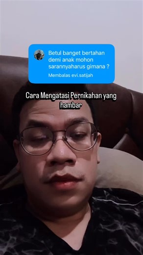 Joe M.A, MBA | Theocentric Counselor on Instagram: "Lakukan 3 hal ini saat pernikahanmu hambar, bertahan hanya demi anak. 1. Atur waktu untuk mulai “pacaran ulang”. Banyak pernikahan hancur karena lupa menjaga “api cinta”. Sibuk menjadi orang tua tapi lupa menjadi “kekasih” 2. Cari konselor pernikahan kalau kamu dan pasangan tidak bisa menyelesaikan masalahnya 3. Beri ruang untuk komunikasi jujur. Ungkapin apa yang kamu dan pasangan suka/tidak sukai, apa yang dirasa berubah dan apa yang diharapk