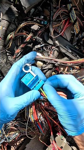 Wiring Pin Connector from Fuse Box Removal #bmw #pin #connector #removal #wiring