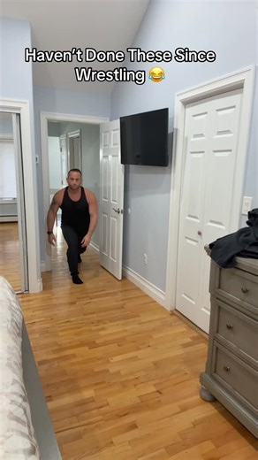 James Cappola on Instagram: "Val’s knee walk trend"