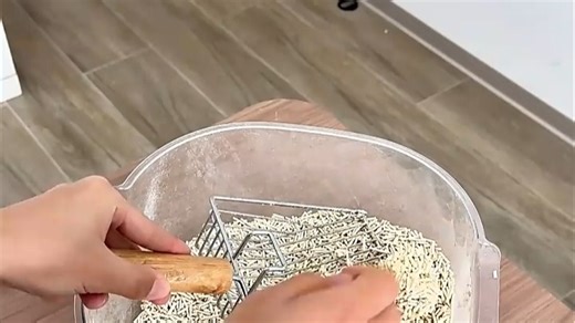 这款Littermaid豆腐砂吸水快、除臭强，猫咪不爱扒砂也不浪费，每天铲屎3分钟搞定，省心又卫生！
