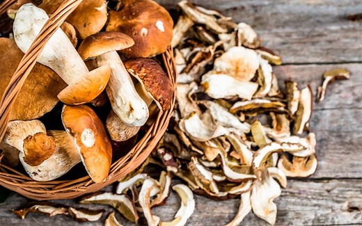 This Is the Real Difference Between White, Cremini, and Portobello Mushrooms