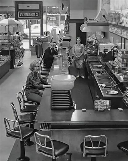 Oh yes — the Woolworth’s lunch counter! 🥤🍔 That was such an iconic part of American life — spinning stools, chrome counters, and the smell of grilled cheese and coffee in the air. It wasn’t just about lunch — it was an experience! 💭 Who remembers sitting there swinging their feet, feeling so grown up? #WoolworthMemories #VintageAmerica #RetroVibes #fblifestyle | Historic Moments Revisited