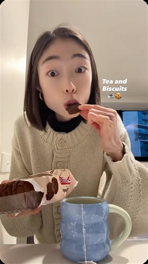 Yuri Kwon on Instagram: "Comment your favourite tea time biscuit! 🍪🍪🍪 #teandbiscuits #teatime #biscuit #arnotts #arnottsbiscuits #chocripplebiscuits @arnottsbiscuits"