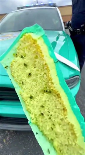 I’d Pay $100 for Tastes Better Wendy’s cake 😳 #cake #youtube #youtubeshorts #trending #shorts