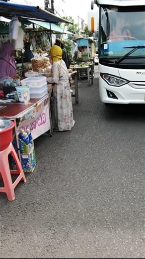 bus ugalan ugalan hampir nambrak #fyp #youtubeshorts #youtube