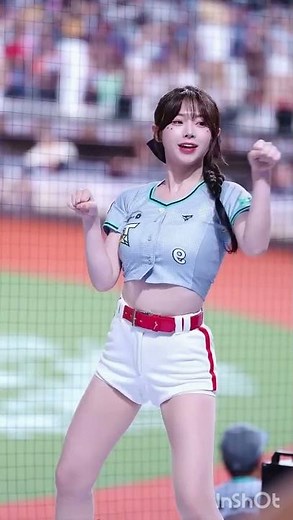 ​Super Cute Baseball Cheerleader Dance Performance | Dance Vibes MM ⚾️💖Don't forget to Like, Share