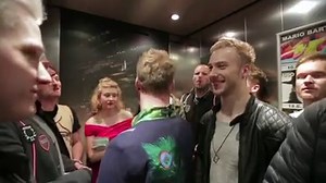 Auf dem Weg zur Autogrammstunde...Mit den DDC Breakdance Jungs und Sarah Jane Scott... | Voxxclub