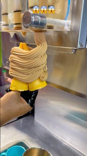 Roller softy chocolate ice cream 🍦 New trail #softicecream #icecream #streetfood #foryourpage #oxm
