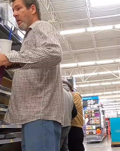 681K views · 10K reactions | Fart in a Bag!!!  Funny Fart Prank! 藍 #fart #funnyreels #funnyvideos #fartingpranks #lol | BustaGut TV | Facebook