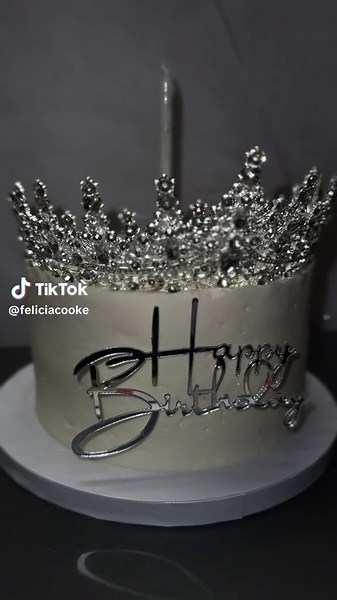 Crown Glitter Cake Recipe and Decorating Tips