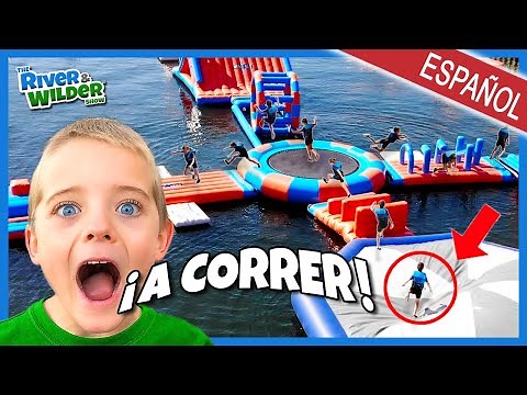 Niños en Caídas Divertidas: Obstáculo en el Parque Acuático | Diversión Familiar