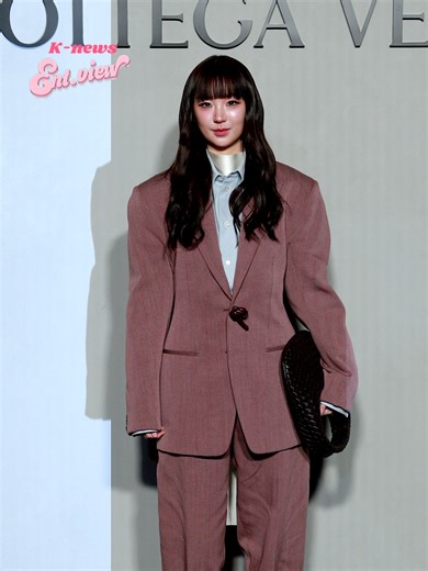 칸야위 송무앙과 보테가 베네타 포토월 이벤트