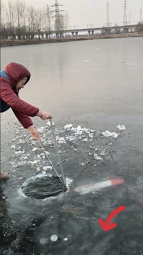 Woman Breaks Frozen Ice to Catch Fish in Extreme Winter Cold! ❄️🐟