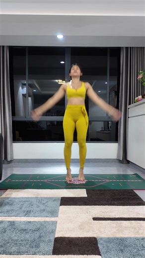 Gym သွားမဆော့ခင် ကြိုကျင့်ထားသင့်တဲ့လေ့ကျင့်ခန်း ၅ မျိုး ဝတ်စုံလေးကတော့ Amazing Sportswear ကပါ #yoga #gym #snow