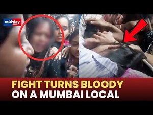 Women Fight on Speeding Mumbai Local | Hair-Pulling Chaos Caught on Camera