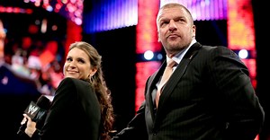 Triple H's Reaction To Current WWE Star Kissing Stephanie McMahon Revealed – TJR Wrestling