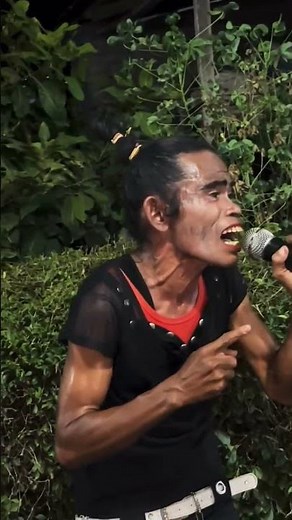 Terrible Singing, Hilarious Reactions – Crowd Loves It! #funny #comedy #laugher #trending #shorts