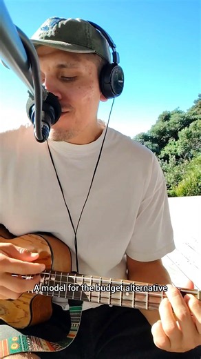 Dylan Santiago - Blue Star (Baritone Ukulele Tutorial)