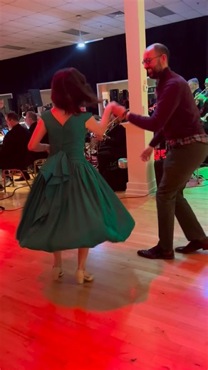 swingdancenashville on Instagram: "✨ Learn the original swing dance — Lindy Hop! ✨ Creative. Joyful. Groovy. Iconic. Our Beginning Lindy Hop class is perfect for everyone: ✨ Complete newbies ✨ Novice dancers ✨ Experienced dancers looking to refresh foundations and learn new shapes 📅 Mondays at 7PM in February 💕 Dance the night away with your sweetie at our Valentine’s Dance on Feb 13th! 🎁 Dance classes + dance tickets make the perfect Valentine’s gift. See you on the dance floor! 🕺✨"