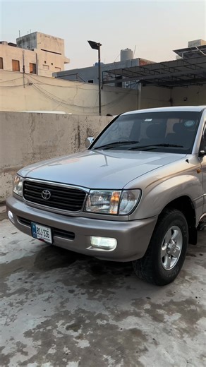 Exploring the 1998 Toyota VX: A Walkaround Experience