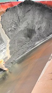 994K views · 7.6K reactions | The process of workers unloading sand and gravel at the dock of the canal #Cargoship #Sand and gravel ship #Sand #Unloading #Loading and unloading ship #Crew #Phosphate rock #Ore #Pebbles | 丁掌柜 | Facebook
