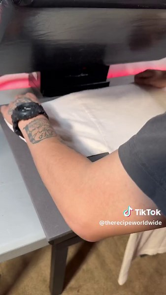 Buying a Cricut Explore Air 2 was the best investment i could have ever made. Thats why i created free tutorials. I want you to be able to start your own clothing brand from home 💫 #cricutexploreair2 #cricut #cricutdesignspace #vinylcutter #cricutforbeginners