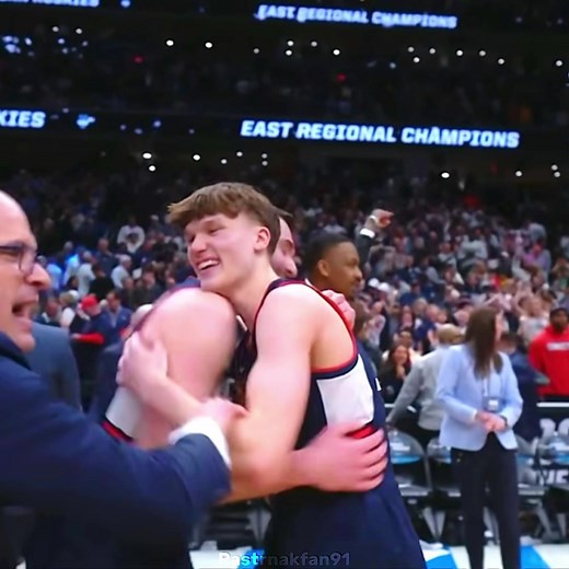 Braylon Mullins with one of the most clutch shots in March Madness history🥶🥶 #duke #uconn #marchmadness #comeback #trending