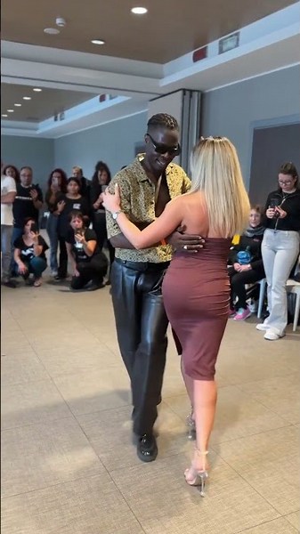 Dr Kizomba & Laura | 🇦🇴🇮🇹 | Tarraxinha Workshop Demo | Kizmi | Raw Footage | Repost