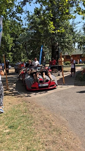 Bimmer Parade Hungary 2025 Miklós Ricsi és csapata is benevezett a limbóra.🔥🔥😉😉 Azért csak meglett.🔥🔥 #limbo | Classic Car station