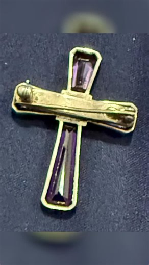 Three objects. Three stories. And none of them are telling me the truth. A carved profile frozen in time… A cross glowing in a shade that feels almost alive… And a coin-like emblem with a crack that looks more like a map than an accident. They were found together — but they don’t belong to the same era, the same person, or even the same purpose. So why did they end up in the same hand? And what are they trying to say? The deeper I look… the stranger it gets. #MysteryFind #FoundObjects #AncientSe