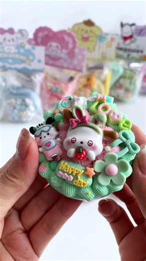 Come DIY a cute comb with me ✨🫶#diy#Handmade #comb #homedecor #decor #glue#decoden #creamglue #decoration #diyproject #giftideas #fyp