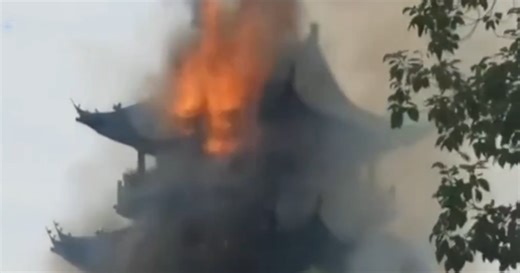 11月12日兩岸掃描 江蘇千年古剎永慶寺突發火災 文昌閣被燒空 | 永慶寺火災 | 颱風鳳凰 | 西安8歲女孩流浪 | 新唐人电视台